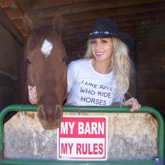 I like boys who ride horses Ash Gray Tee Xs-2XL - Picture 3 of 4